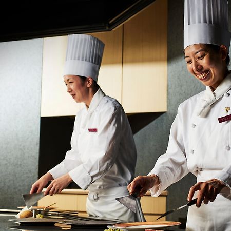 เอเอ็นเอ คราวน์ พลาซ่า โกเบ Hotel ภายนอก รูปภาพ Culinary students at the International Culinary Center