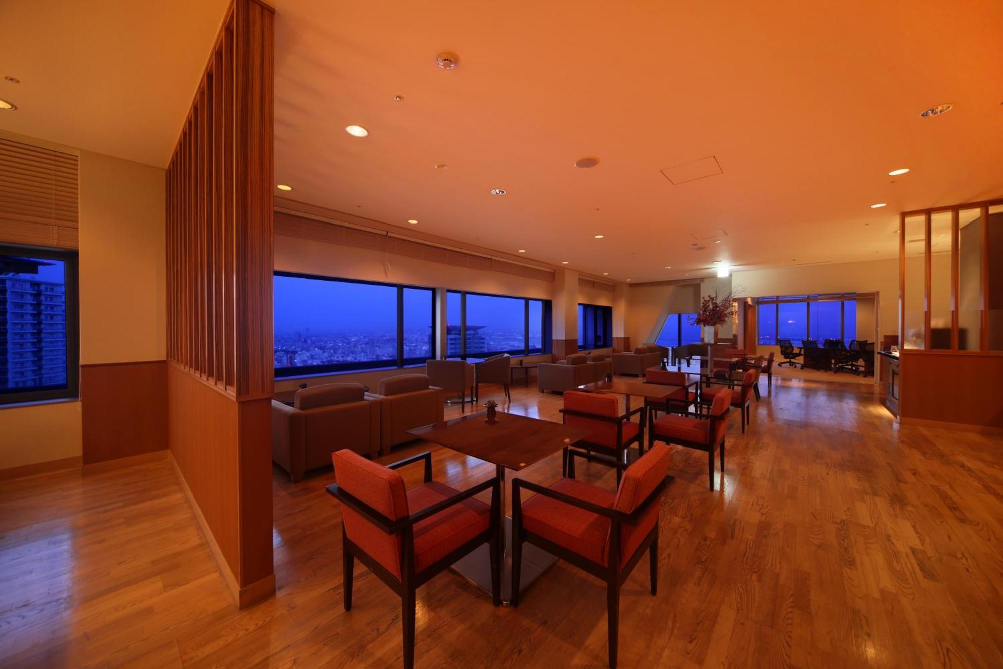 เอเอ็นเอ คราวน์ พลาซ่า โกเบ Hotel ภายนอก รูปภาพ The lounge at Fukuoka Airport