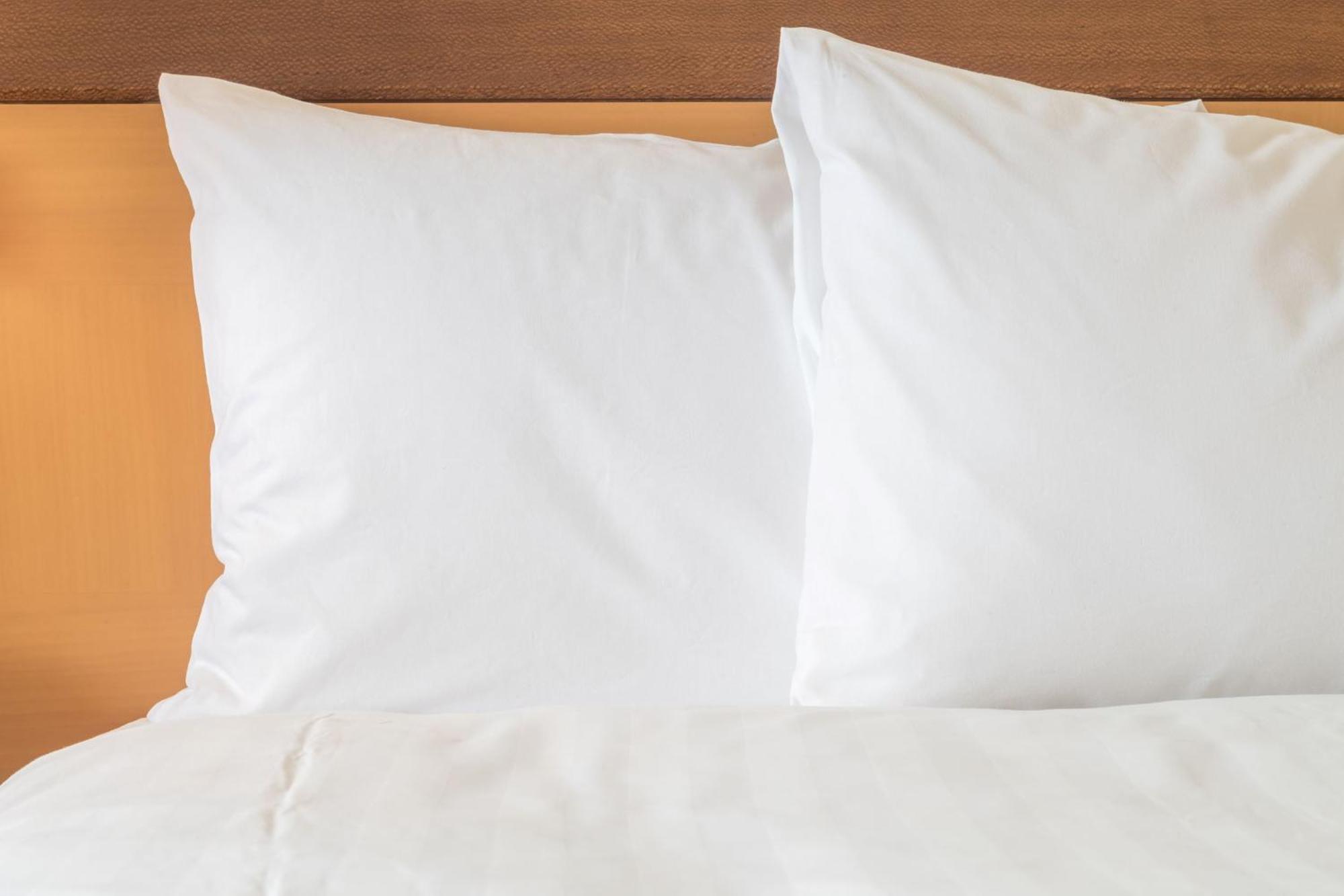 เอเอ็นเอ คราวน์ พลาซ่า โกเบ Hotel ภายนอก รูปภาพ Two pillows on a bed