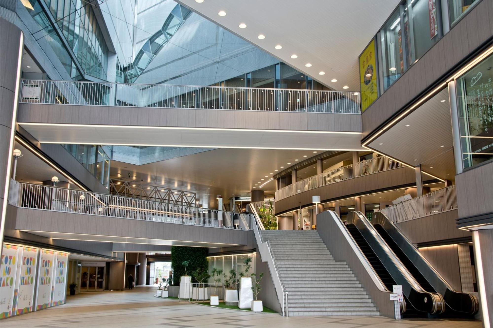 เอเอ็นเอ คราวน์ พลาซ่า โกเบ Hotel ภายนอก รูปภาพ Interior of the library