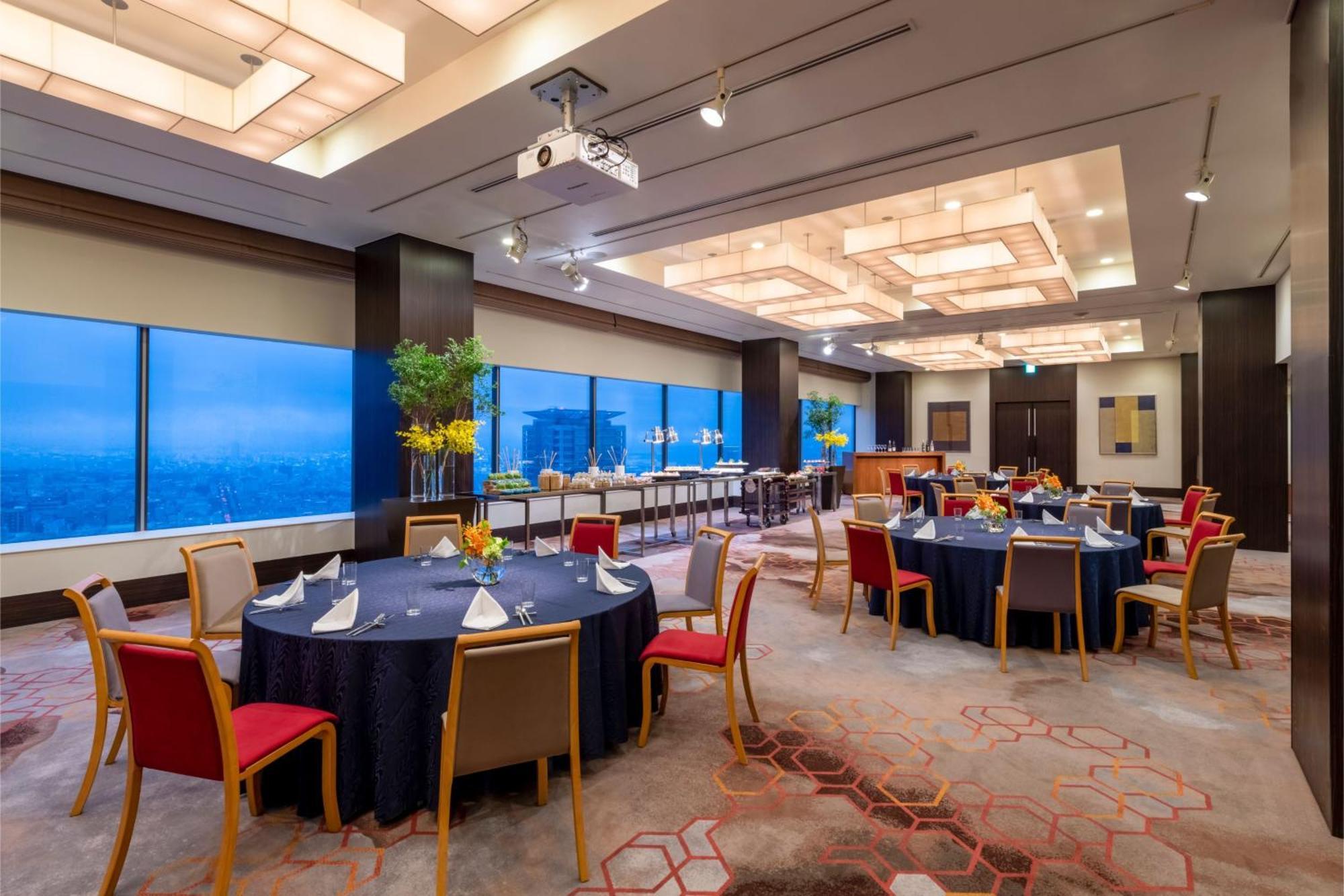 เอเอ็นเอ คราวน์ พลาซ่า โกเบ Hotel ภายนอก รูปภาพ The Club